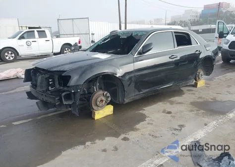 2018 Chrysler 300 Touring L z USA, uszkodzony, nr VIN 2C3CCAAG8JH203807